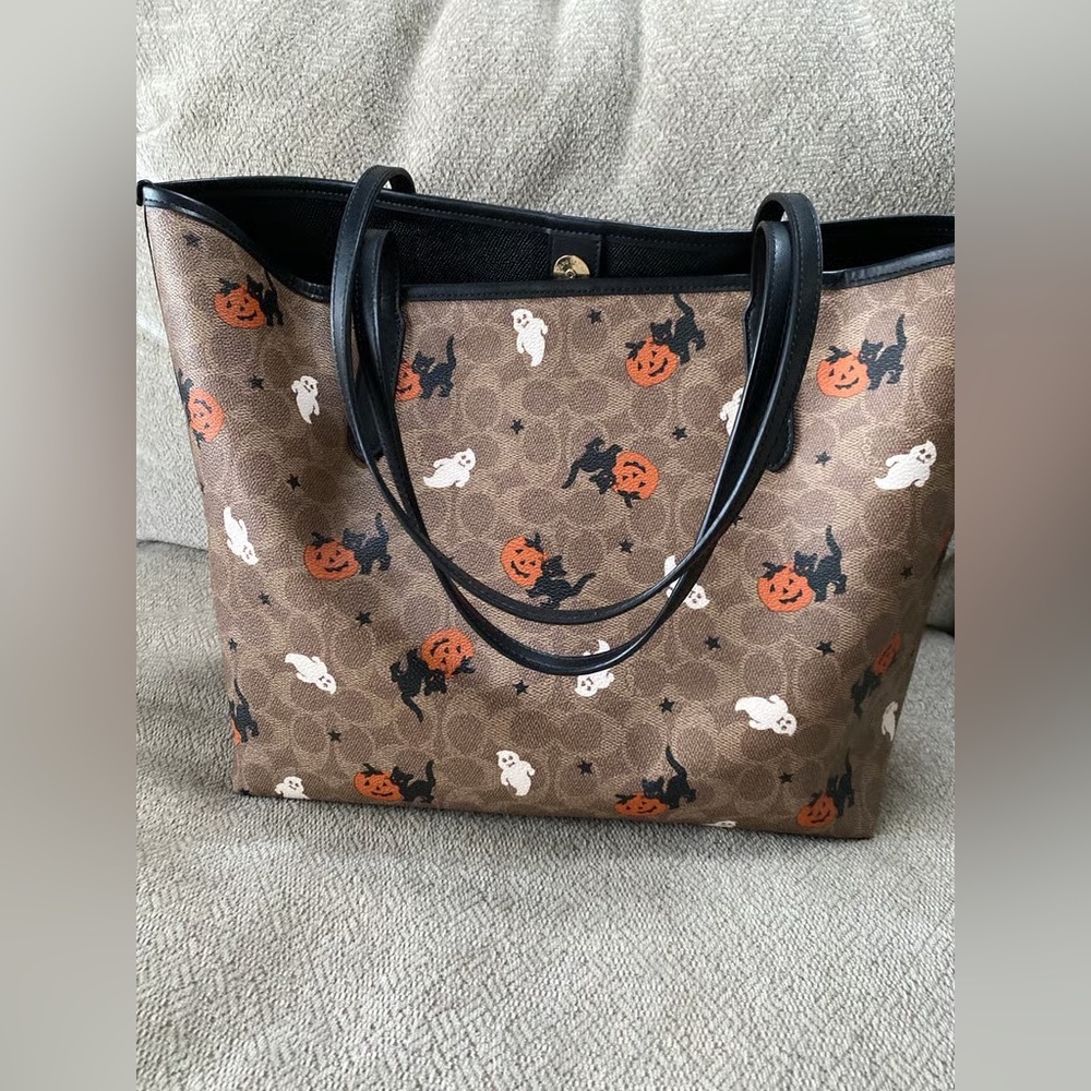 Coach 2024 Halloween City Tote - Picture 3 of 6